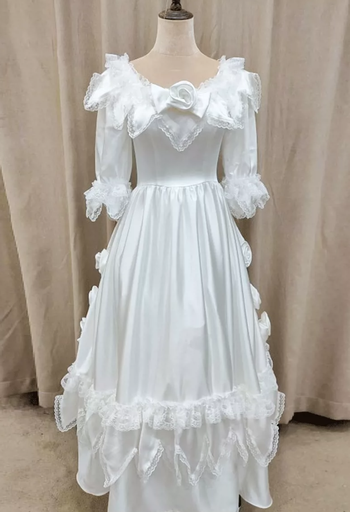 Gorgeous Square Neck Lace Wedding Dresses Short Sleeve Satin A-Line Bridal Dress C9871