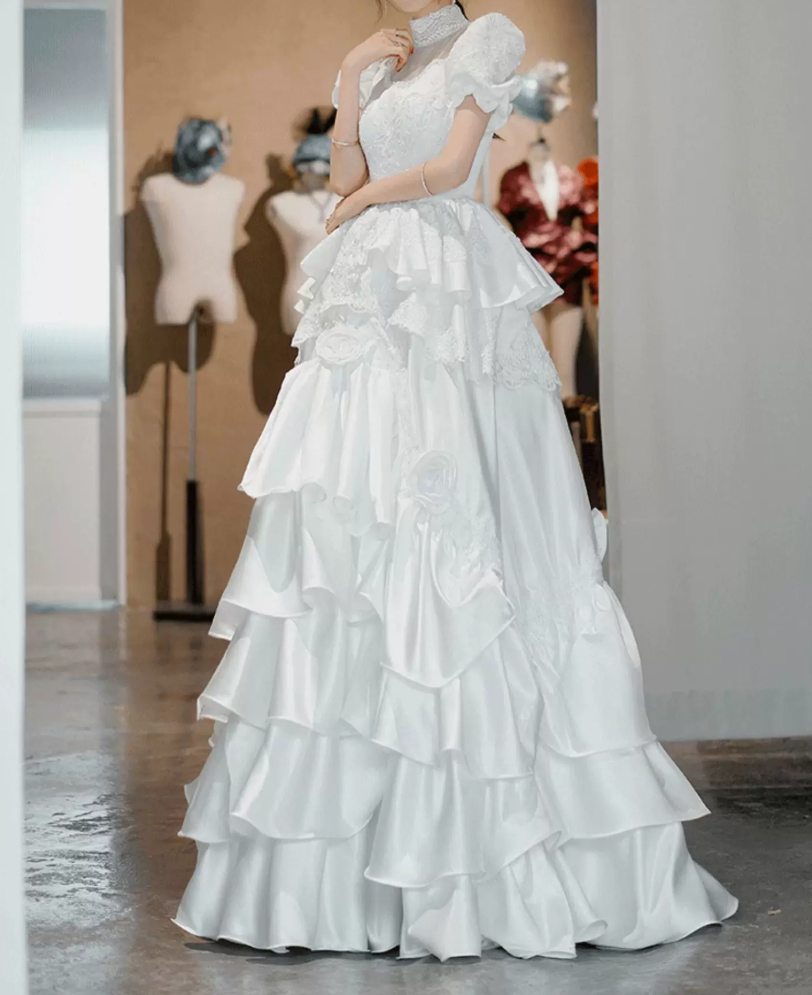 Fascinating High Collar Lace Wedding Dresses Short Sleeve Appliques A-Line Bridal Dress C9876