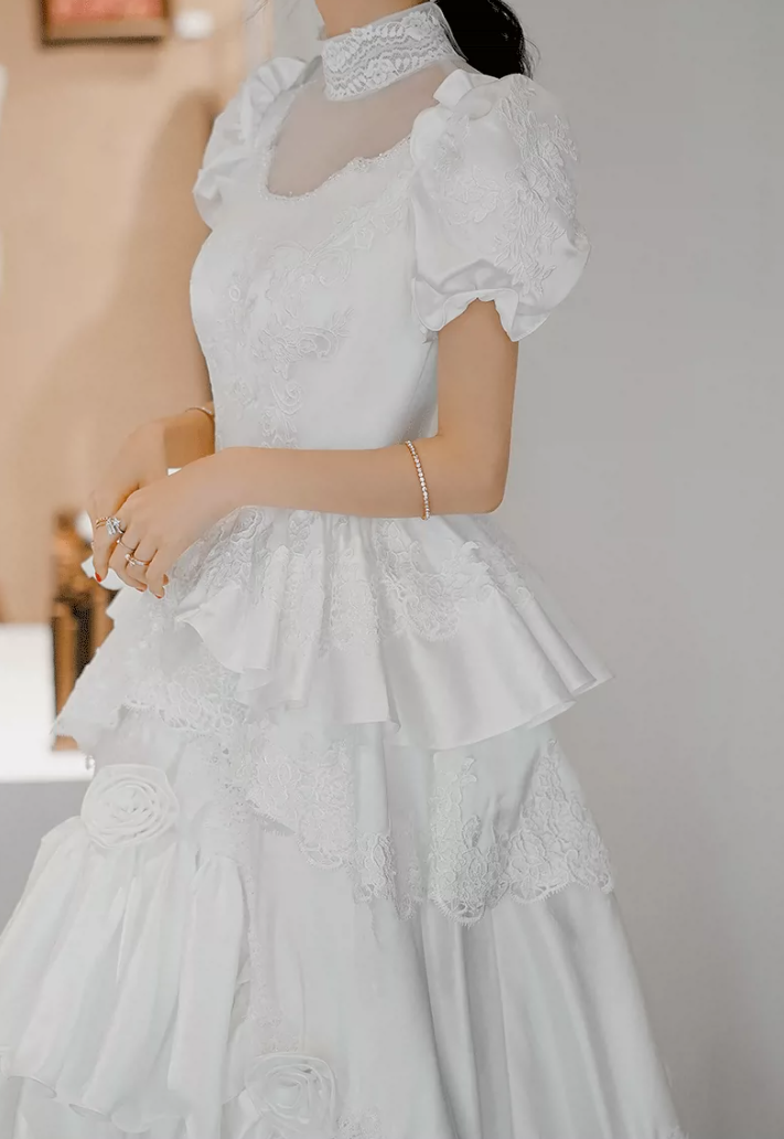Fascinating High Collar Lace Wedding Dresses Short Sleeve Appliques A-Line Bridal Dress C9876
