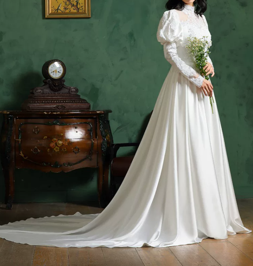 Classical High Collar Appliques Wedding Dresses Satin Long Sleeve A-Line Bridal Dress C9878