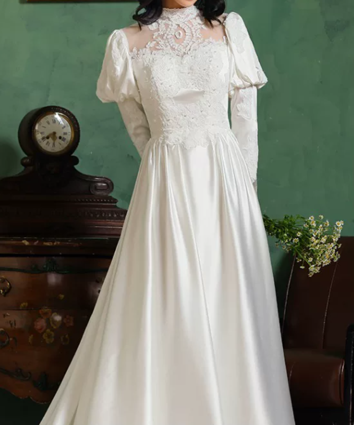 Classical High Collar Appliques Wedding Dresses Satin Long Sleeve A-Line Bridal Dress C9878