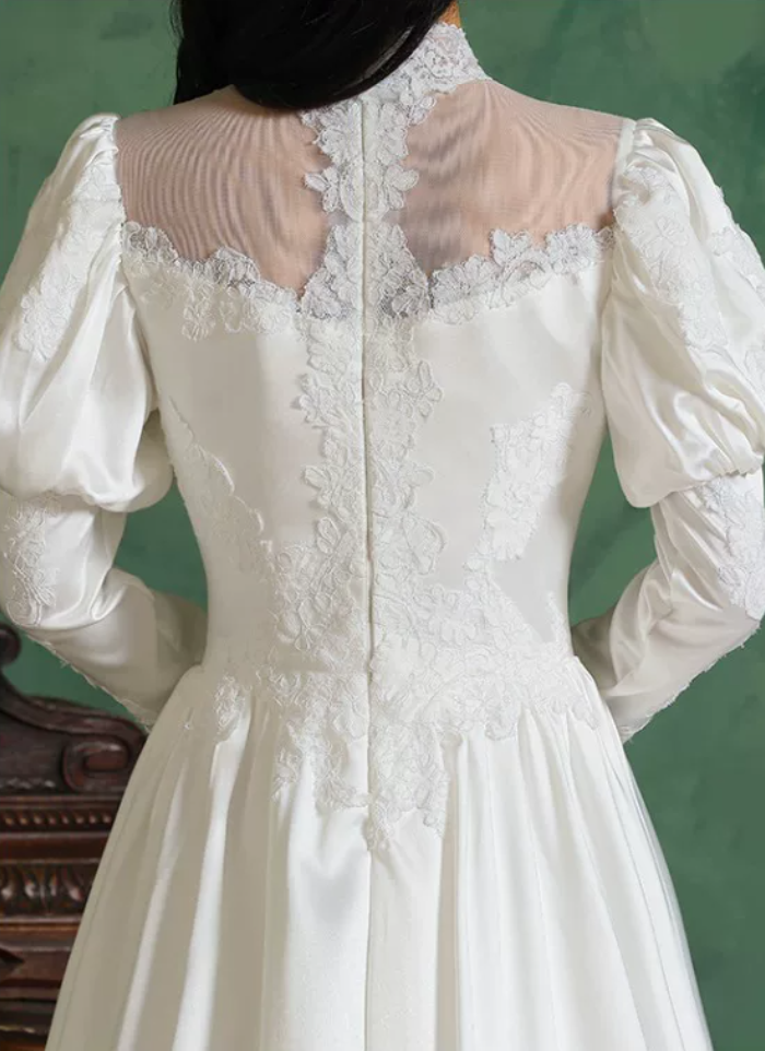 Classical High Collar Appliques Wedding Dresses Satin Long Sleeve A-Line Bridal Dress C9878