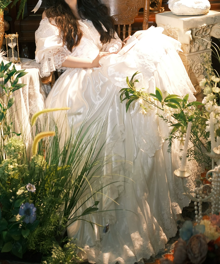 Classical Square Neck Wedding Dresses Satin Short Sleeve Lace A-Line Bridal Dress C9949