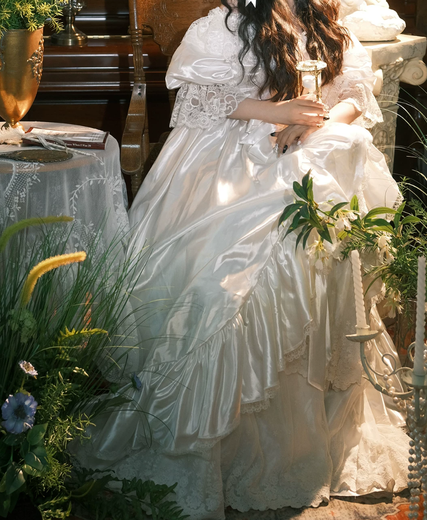 Classical Square Neck Wedding Dresses Satin Short Sleeve Lace A-Line Bridal Dress C9949