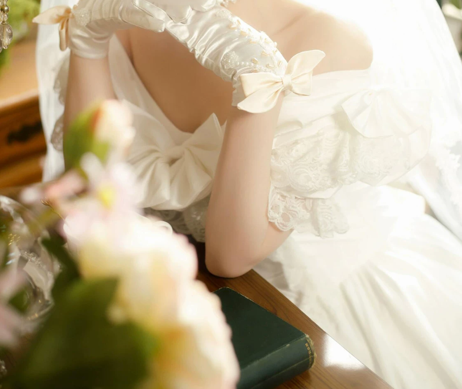 Classical Off-Shoulder Wedding Dresses Bows Short Sleeve Lace A-Line Bridal Dress C9961