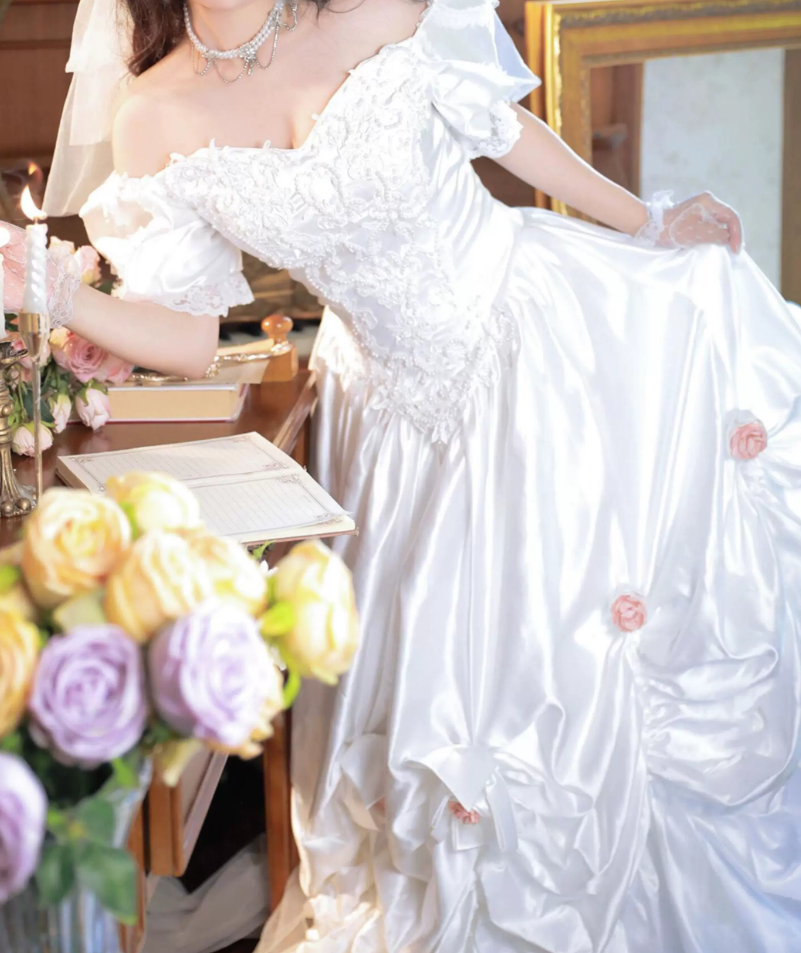 Alluring Off-Shoulder Floral Wedding Dresses Satin Appliques A-Line Bridal Dress C9986
