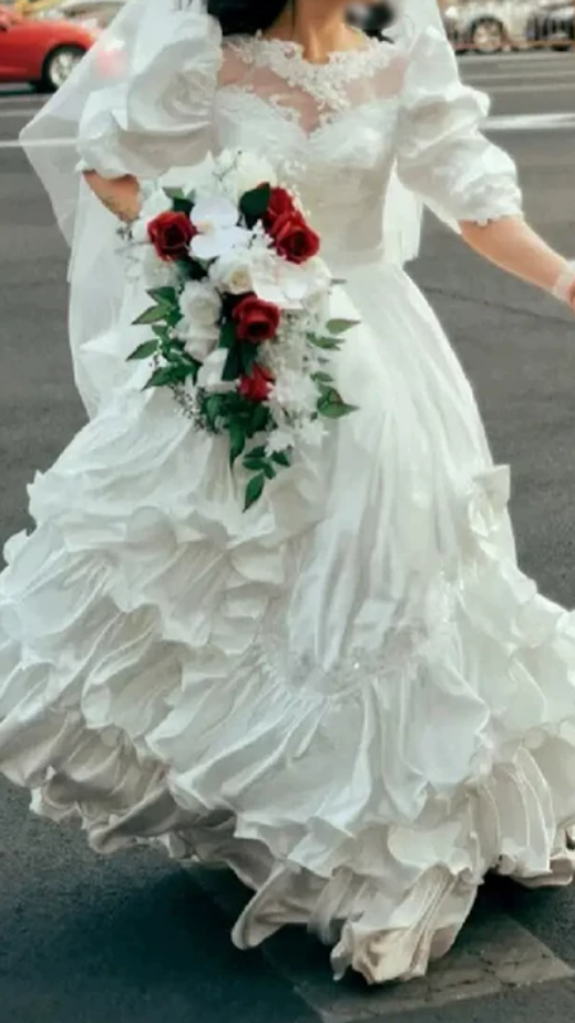 Playful Jewel Neck Wedding Dresses Short Sleeve Satin Tiered A-Line Bridal Dress C9993
