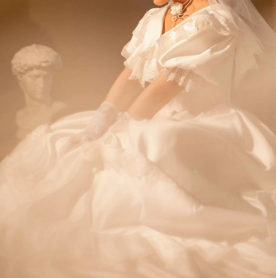 Classical V Neck Wedding Dresses Short Sleeve Satin Lace A-Line Bridal Dress C9994