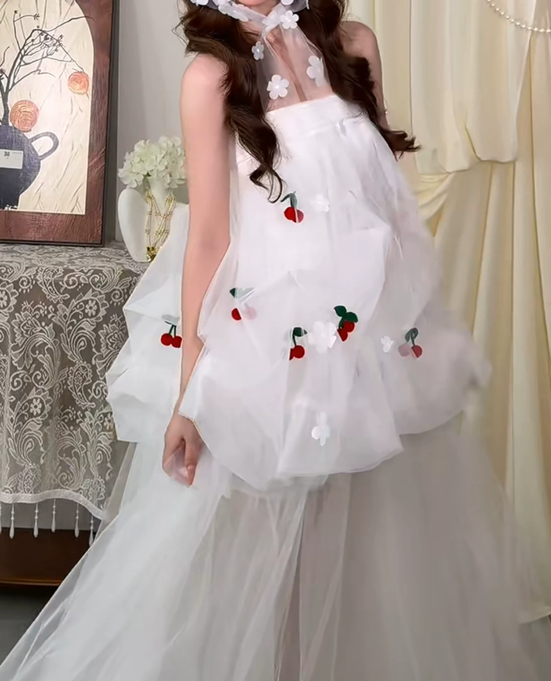 Adorable Strapless Wedding Dresses Tulle Appliques A-Line Bridal Dress C9995