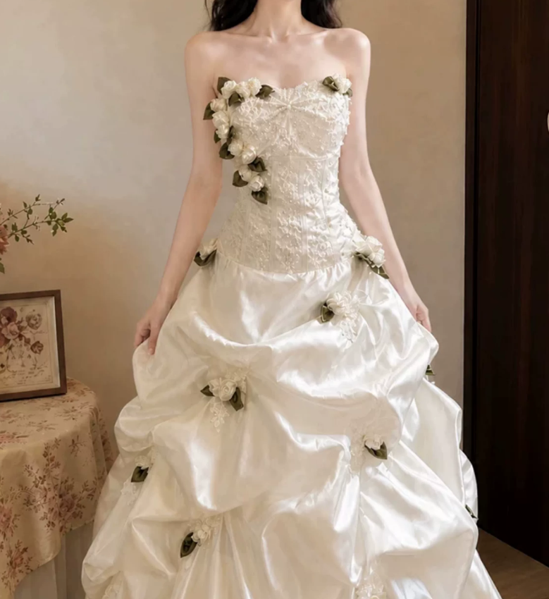 Romantic Strapless Wedding Dresses Floral Satin A-Line Bridal Dress D0102