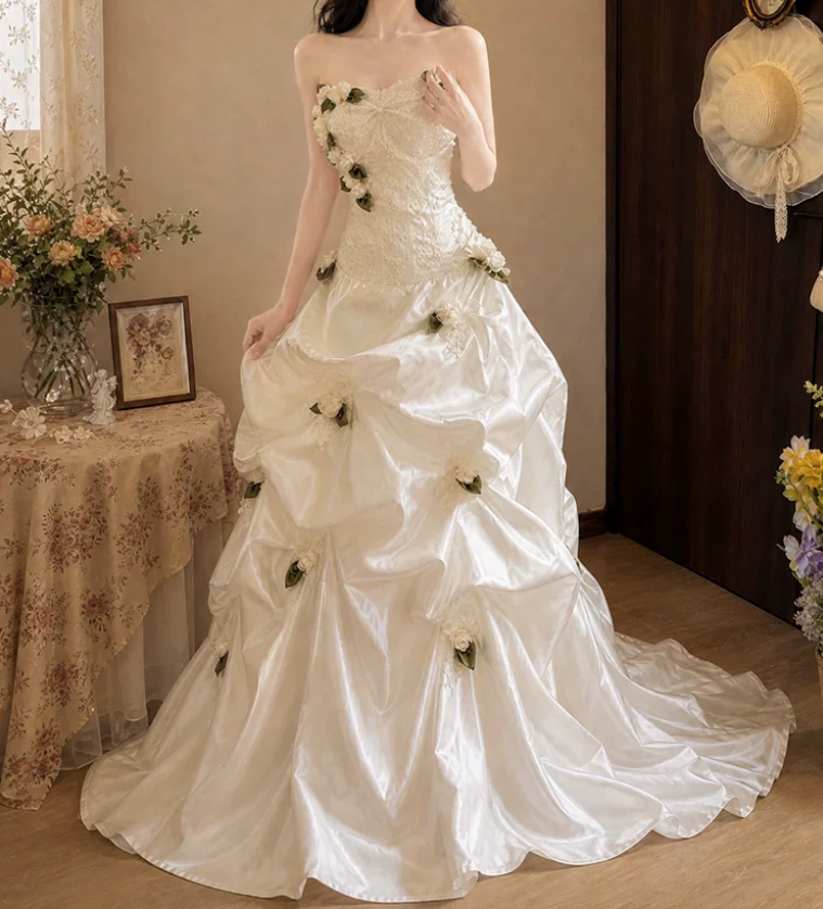 Romantic Strapless Wedding Dresses Floral Satin A-Line Bridal Dress D0102