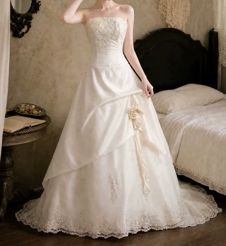Alluring Strapless Wedding Dresses Appliques Sequins A-Line Bridal Dress D0103
