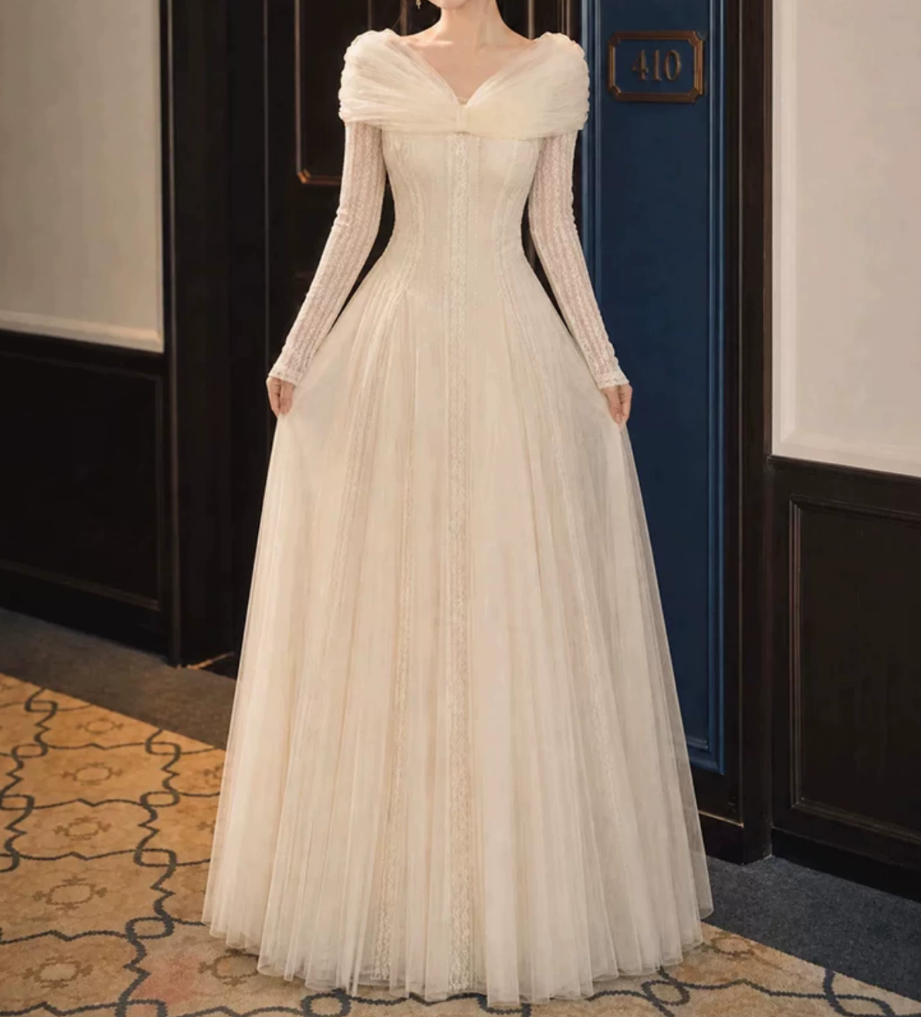 Trendy Off-Shoulder Wedding Dresses Long Sleeve Tulle A-Line Bridal Dress D0115