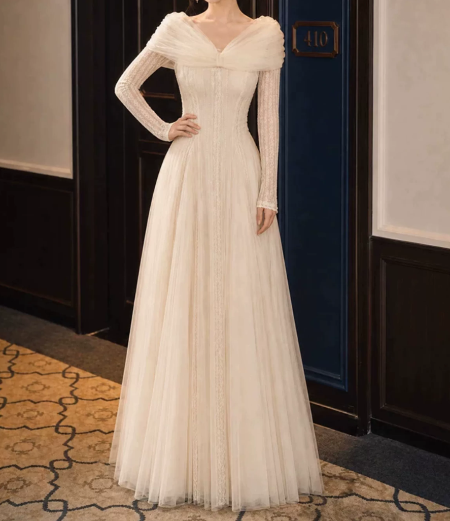 Trendy Off-Shoulder Wedding Dresses Long Sleeve Tulle A-Line Bridal Dress D0115