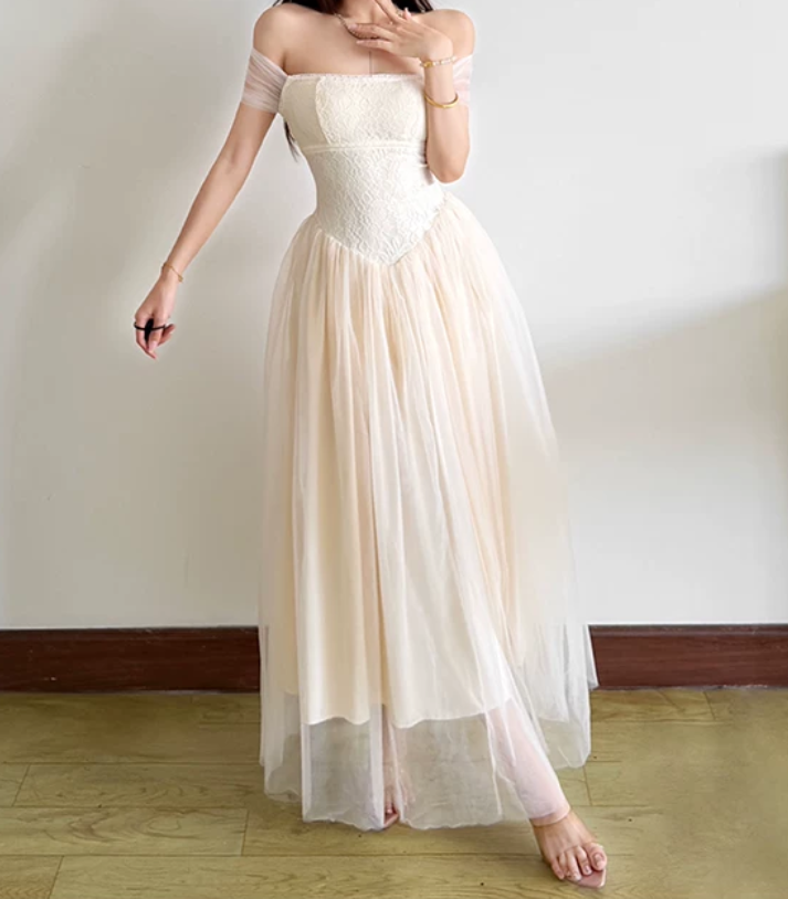Classical Halter Neck Prom Dress Ivory Lace Tulle A-Line Evening Dress D0194