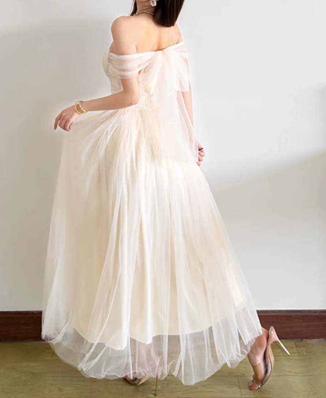 Classical Halter Neck Prom Dress Ivory Lace Tulle A-Line Evening Dress D0194