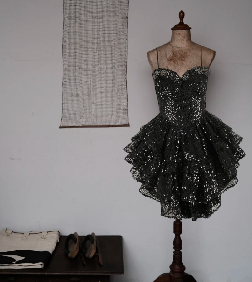 Sexy Spaghetti Straps Homecoming Dress Black Sequins A-Line Birthday Dress D0365
