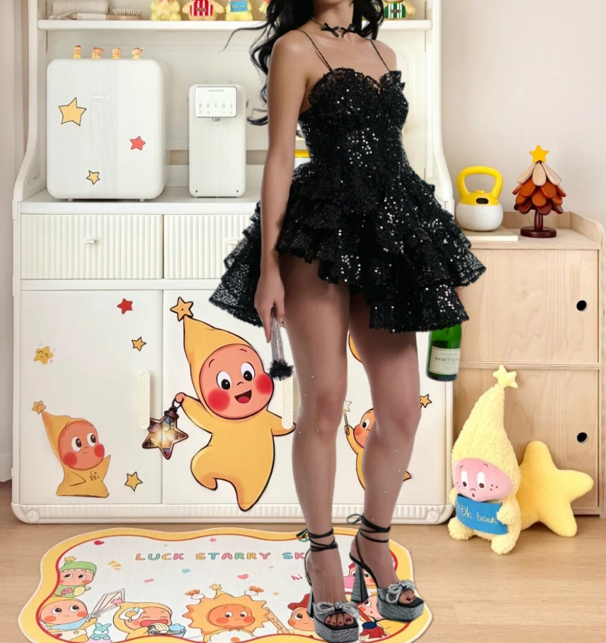 Sexy Spaghetti Straps Homecoming Dress Black Sequins A-Line Birthday Dress D0365