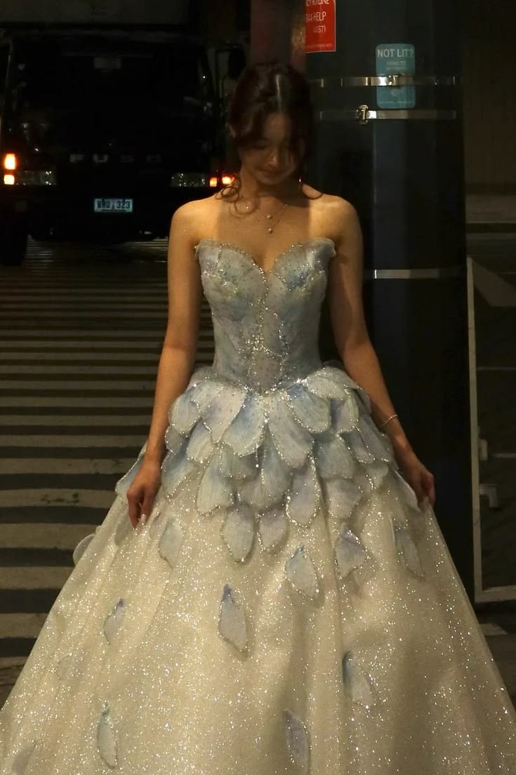 Robe de bal de princesse bustier à volants en satin long, robe de soirée C8117