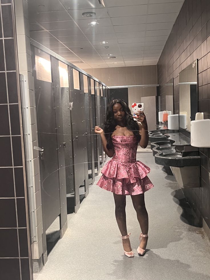 Mini robe de soirée en satin, sans bretelles, sans manches, ligne a, simple, C899