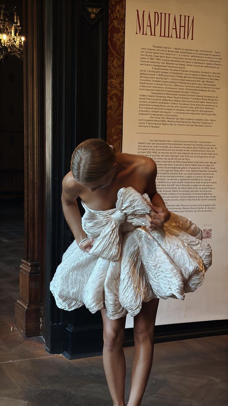 Mini robe de soirée en satin, sans bretelles, sans manches, ligne a, simple, C899