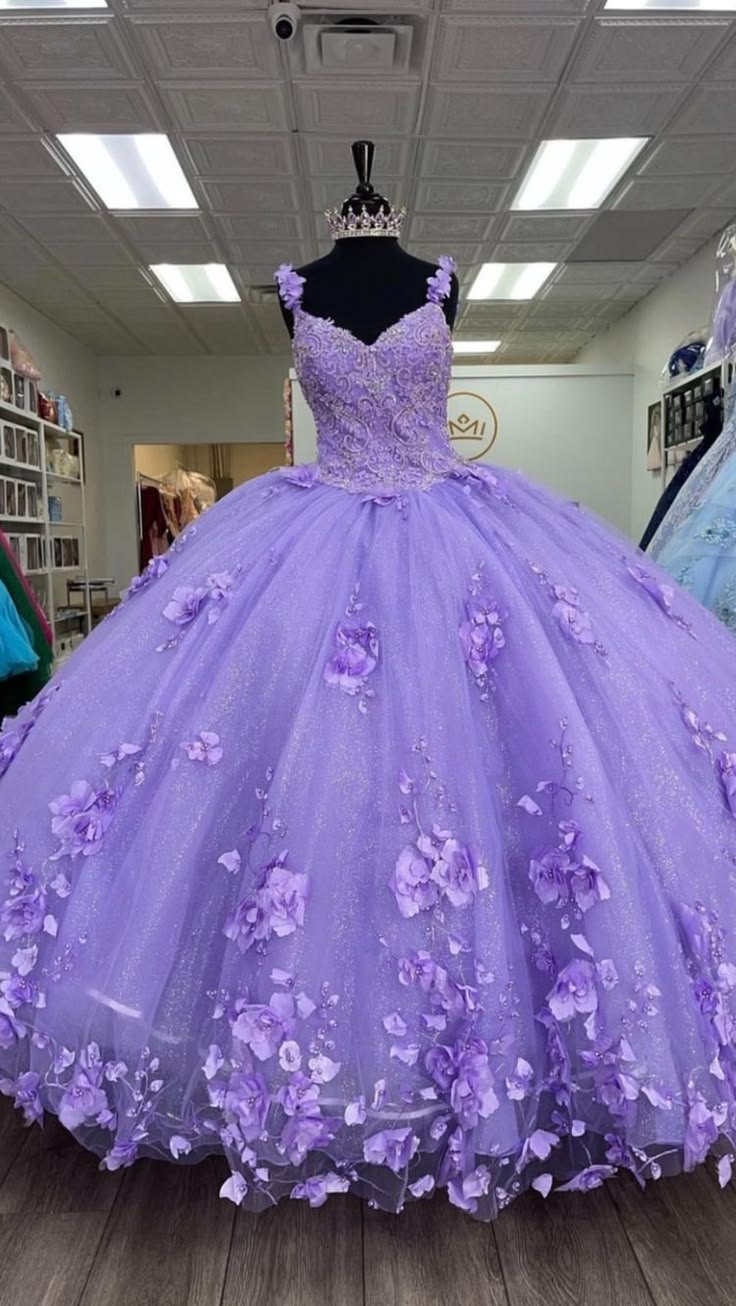 Attractive Ball Gown Sequins Tulle Quinceanera Dresses Spaghetti Straps Appliques Sweet 16 Dresses D0585