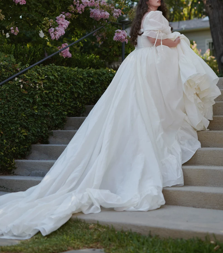 Superbe robe de mariée sirène bustier en satin et tulle, longue et en dentelle, C4563