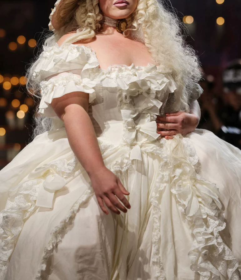Superbe robe de mariée sirène bustier en satin et tulle, longue et en dentelle, C4563