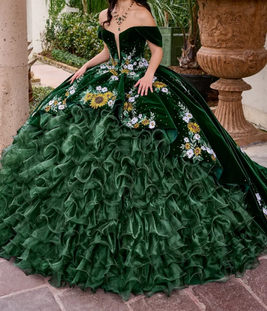 Elegant Ball Gown Green Ruffles Quinceanera Dresses Sequins Floral Velvet Sweet 16 Dresses D0601