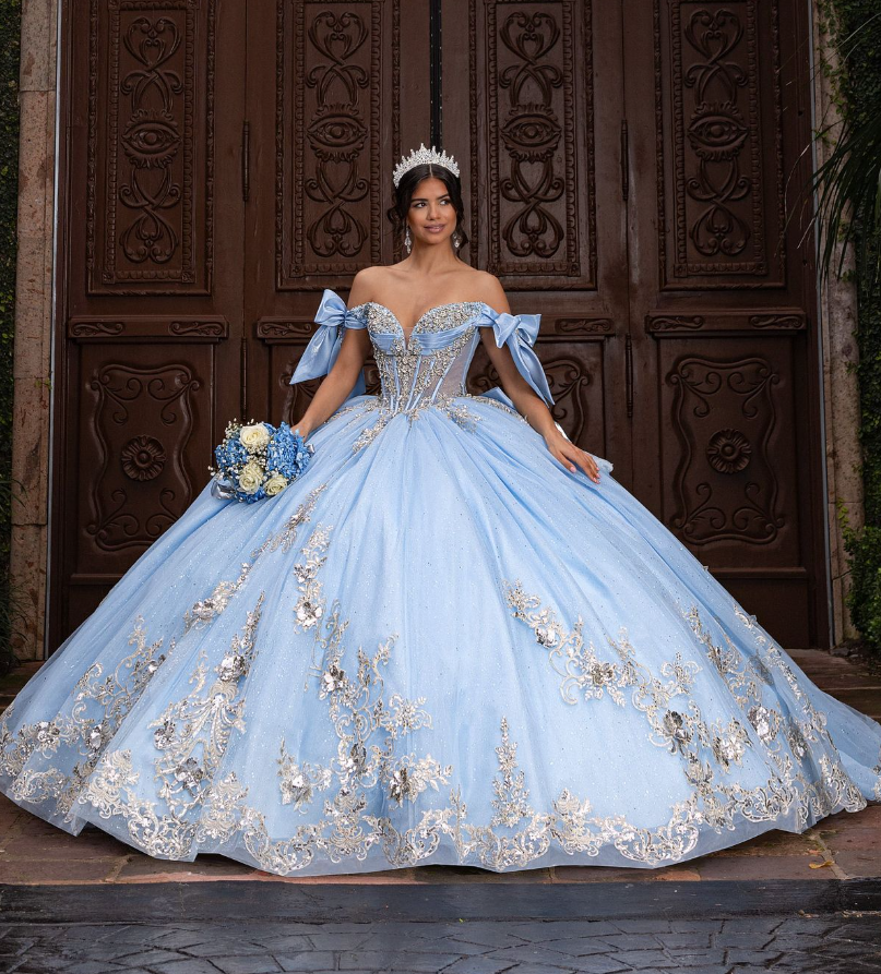 Ornate Appliques Ball Gown Blue Tulle Quinceanera Dresses Off The Shoulder Sweet 16 Dresses D0660