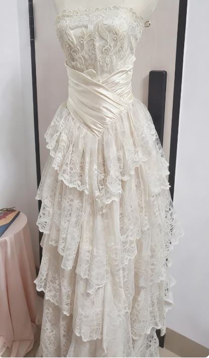 Superbe robe de mariée sirène bustier en satin et tulle, longue et en dentelle, C4563