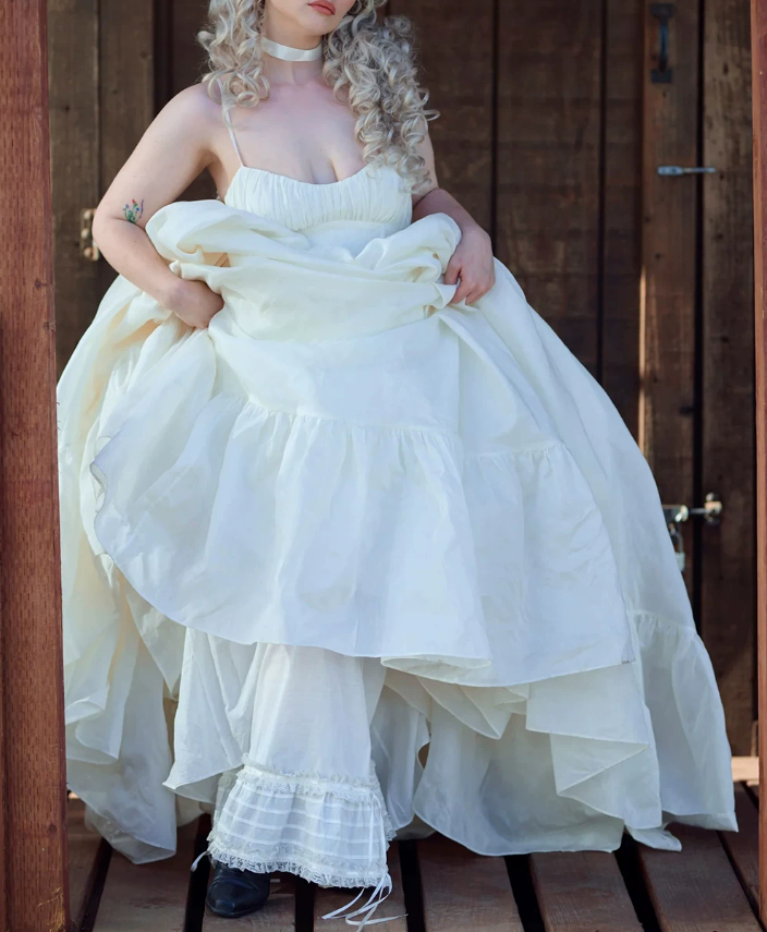 Alluring Spaghetti Strap Wedding Dresses White Ruffles A-Line Bridal Dress D0691