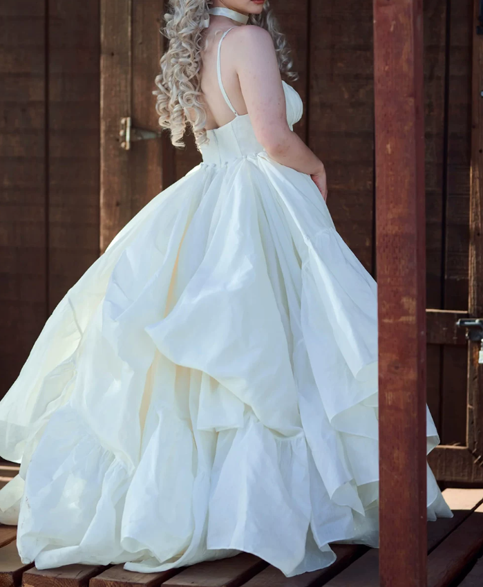 Alluring Spaghetti Strap Wedding Dresses White Ruffles A-Line Bridal Dress D0691