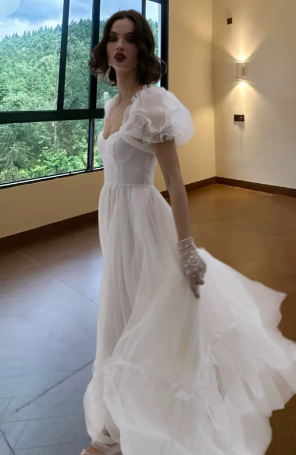 Trendy Square Neck Wedding Dresses White Ruffled Short Sleeve A-Line Bridal Dress D0718