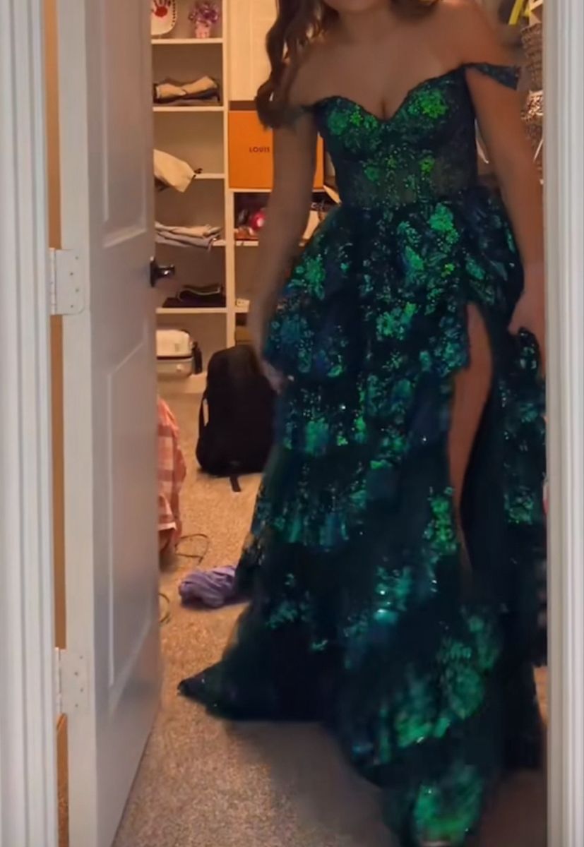 Glittering Off The Shoulder Slit Prom Dress Green Sequins Tiered A-Line Evening Dress D0743
