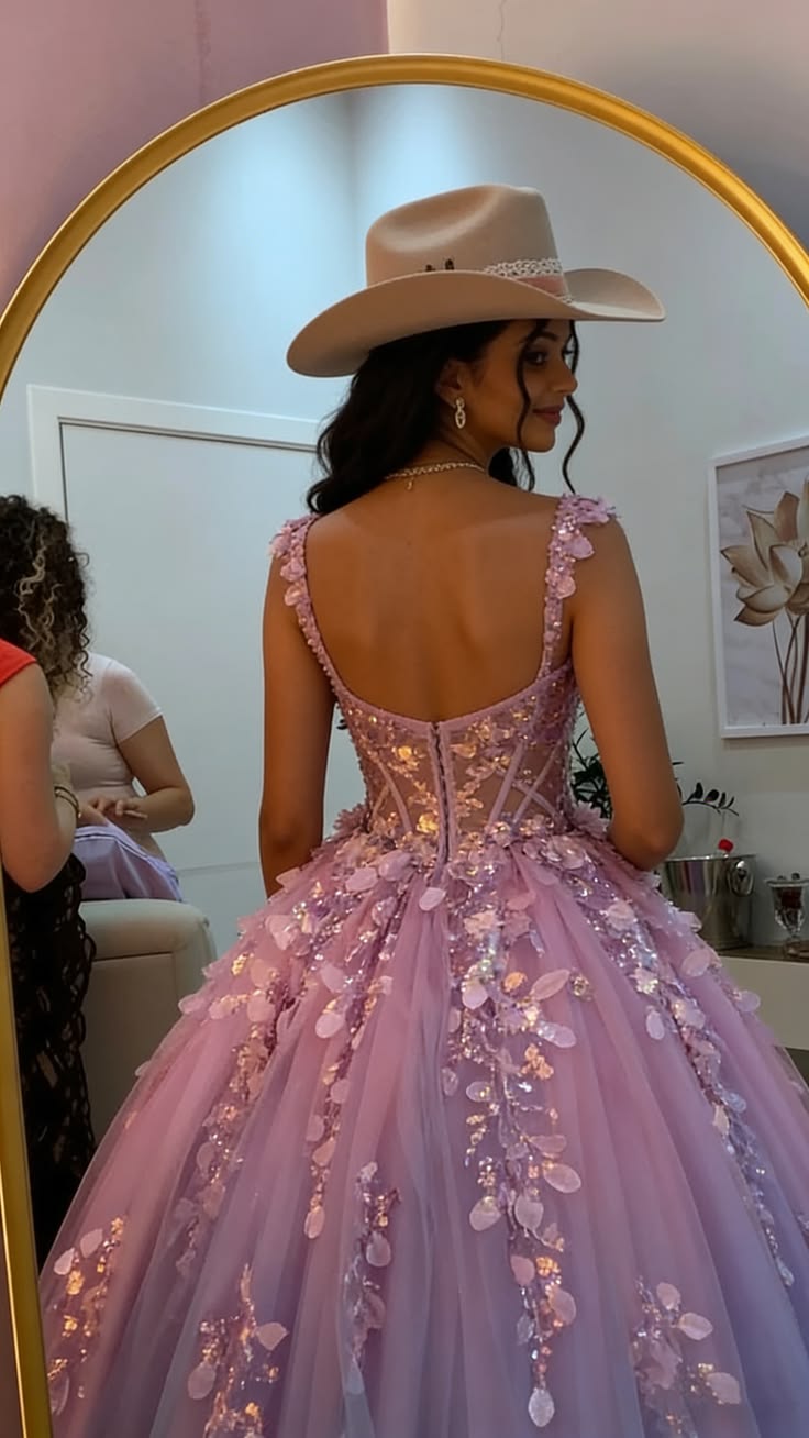 Fascinating Spaghetti Straps Ball Gown Appliques Quinceanera Dresses Tulle Sweet 16 Dresses D0765