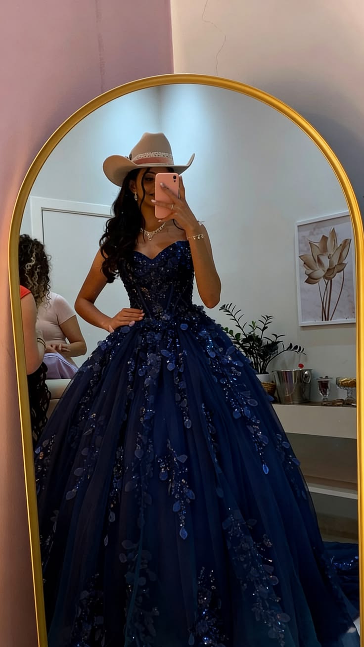 Fascinating Spaghetti Straps Ball Gown Appliques Quinceanera Dresses Tulle Sweet 16 Dresses D0765