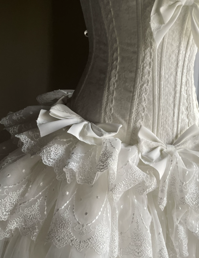 Superbe robe de mariée sirène bustier en satin et tulle, longue et en dentelle, C4563