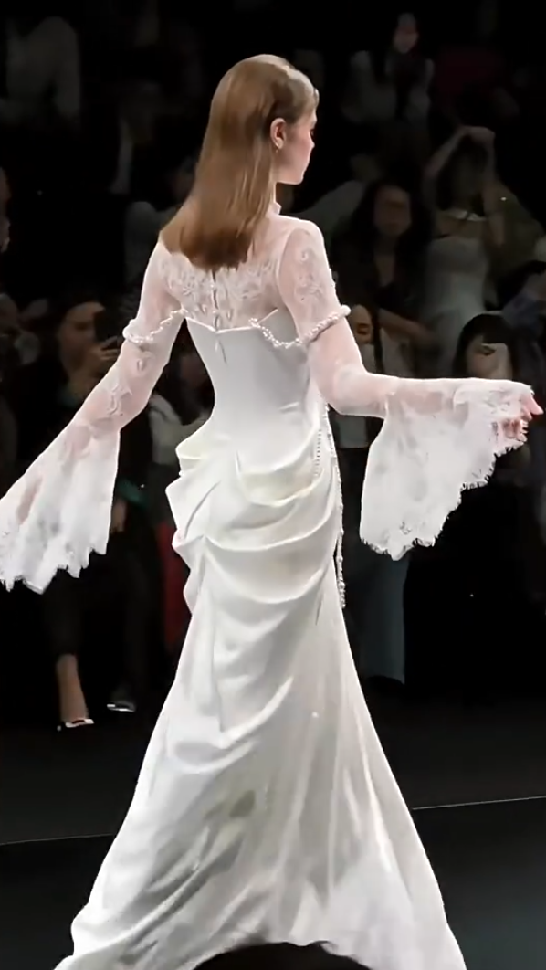 Robe de bal de princesse bustier à volants en satin long, robe de soirée C8117