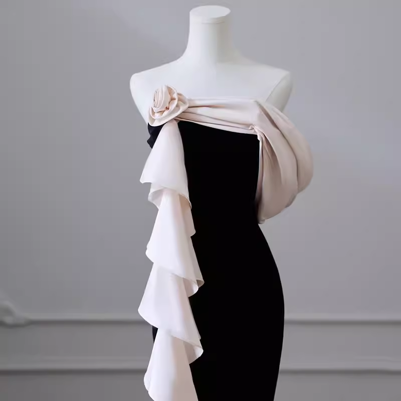 Robe de bal longue noire en velours sans bretelles simple sirène B166