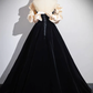 Robe de bal longue en velours noir trapèze B173