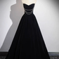 Robe de bal longue en velours noir trapèze B173