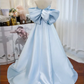 Robe de bal longue simple en satin bleu ciel clair B207