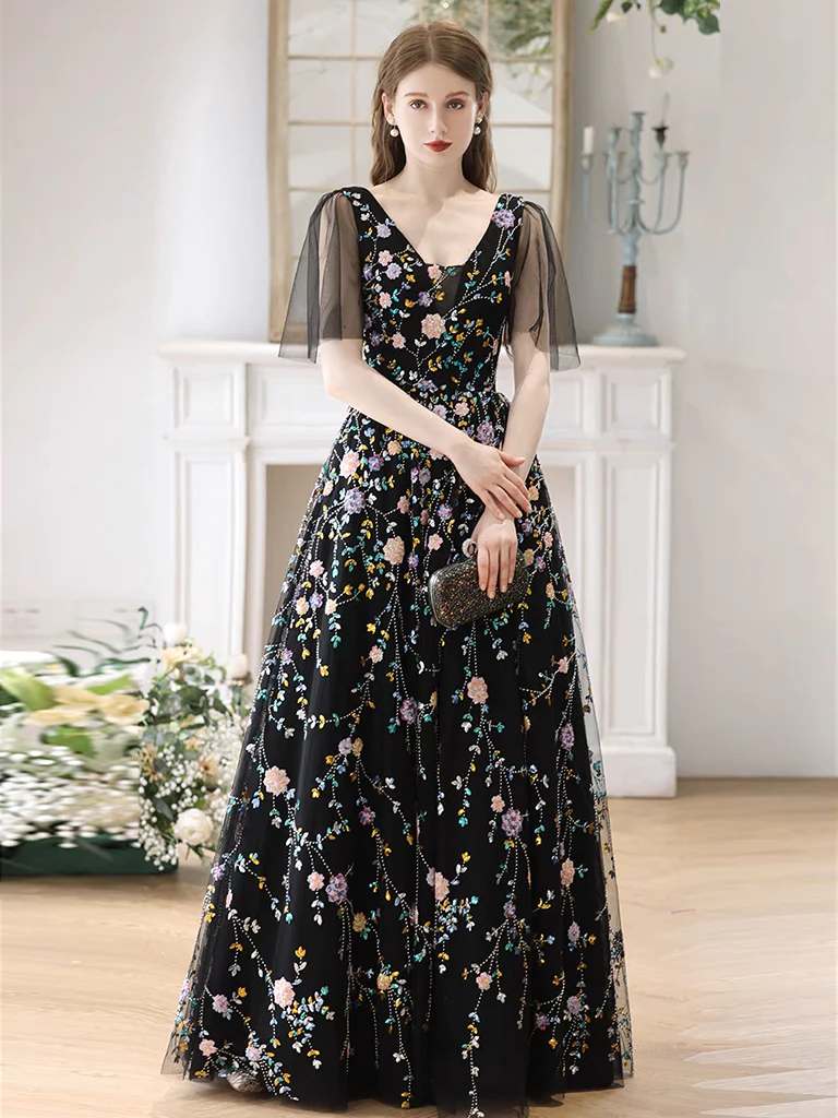 Robe de bal longue en dentelle et tulle trapèze noire B237