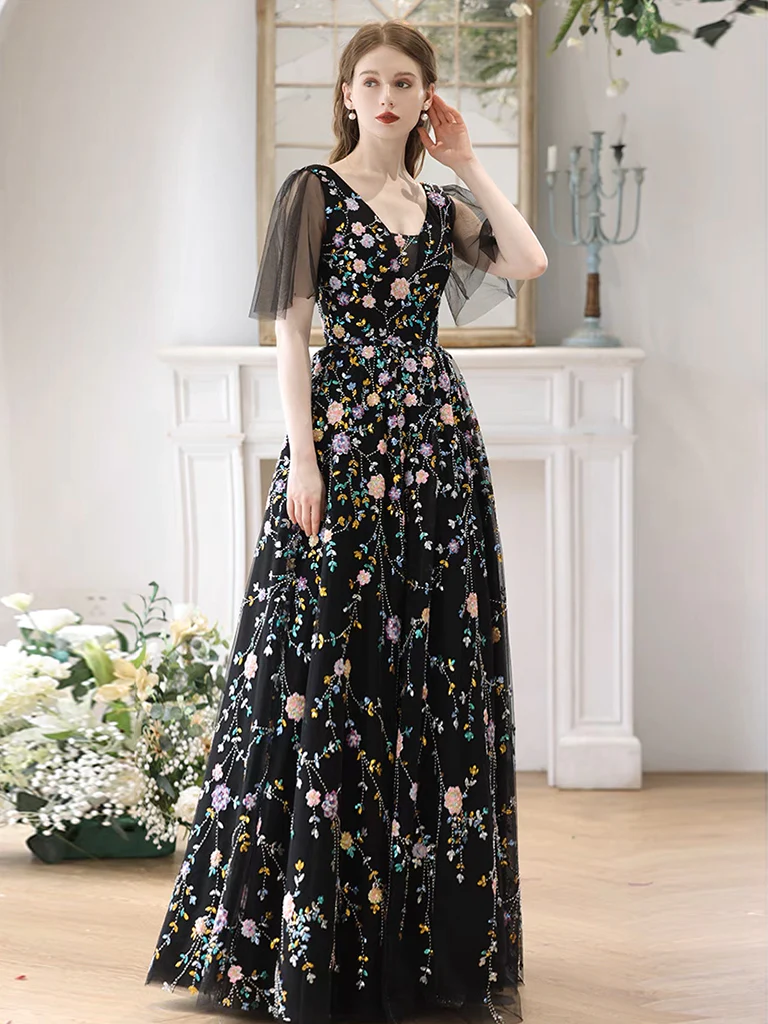 Robe de bal longue en dentelle et tulle trapèze noire B237