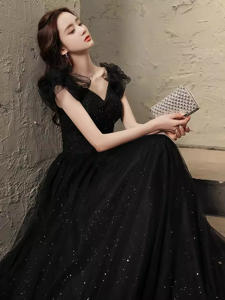 Elegant A line Puffy Sleeves Black Tulle Long Prom Dress B421