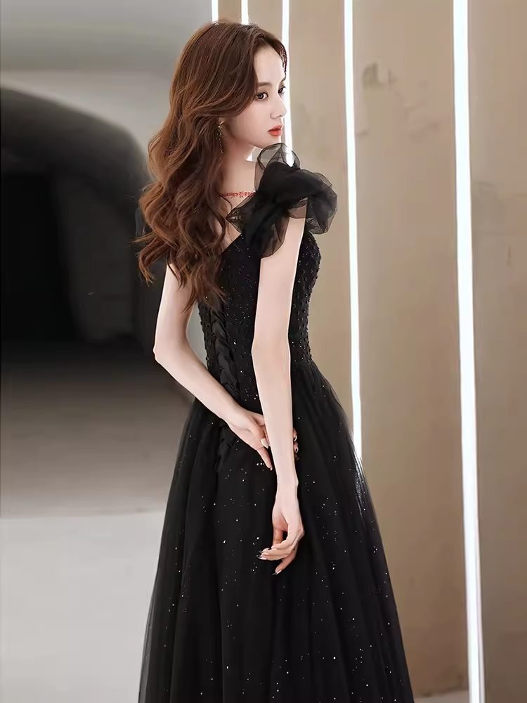 Elegant A line Puffy Sleeves Black Tulle Long Prom Dress B421