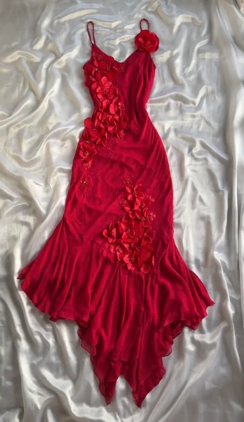 Robe de soirée sexy fourreau asymétrique à bretelles spaghetti en mousseline de soie sans manches bordeaux C2511