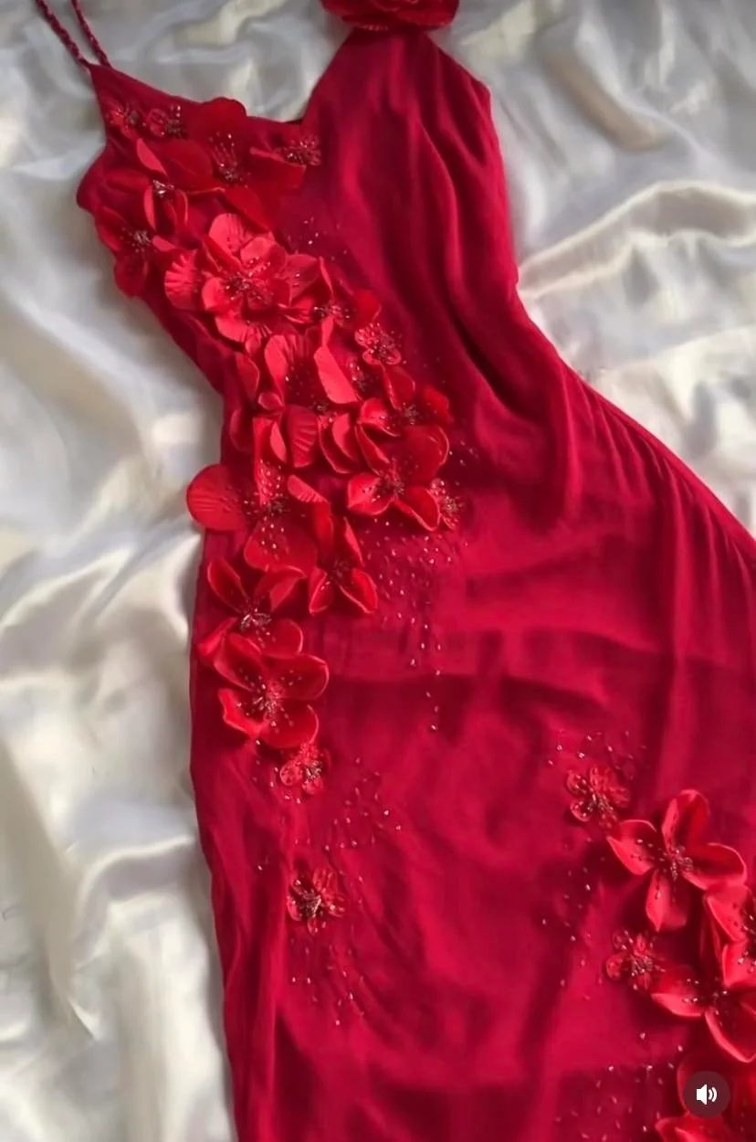 Robe de soirée sexy fourreau asymétrique à bretelles spaghetti en mousseline de soie sans manches bordeaux C2511