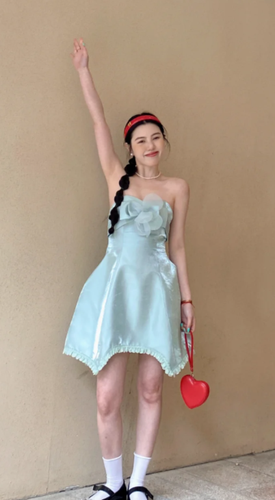 Robe courte d'été pour femme, style français, collection 2026, référence C7627